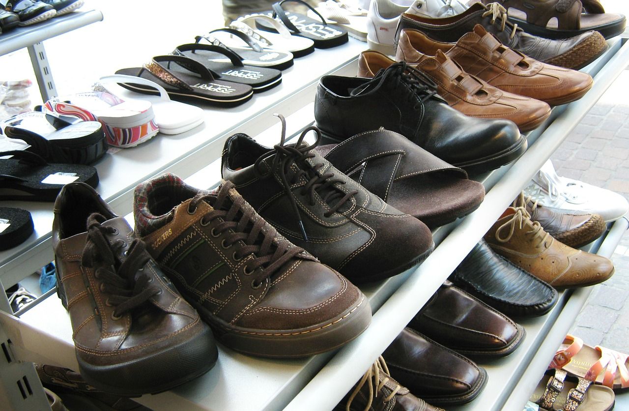 Męskie obuwie – jaki materiał wybrać?