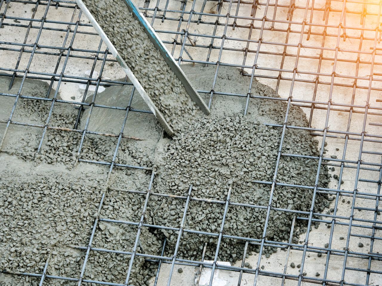 Jakich urządzeń używa się do zagęszczania betonu?